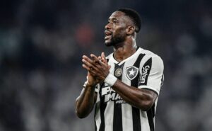 nova iguaçu x botafogo causa problemas para o glorioso com bastos e artur saindo machucados em cenas preocupantes 