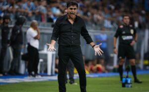 quinteros prepara grande novidade na escalação do grêmio contra pelotas pelo gauchão