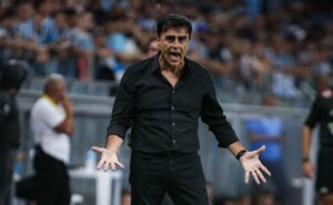 quinteros se irrita e cobra mais intensidade do grêmio: “precisa termais gana!”