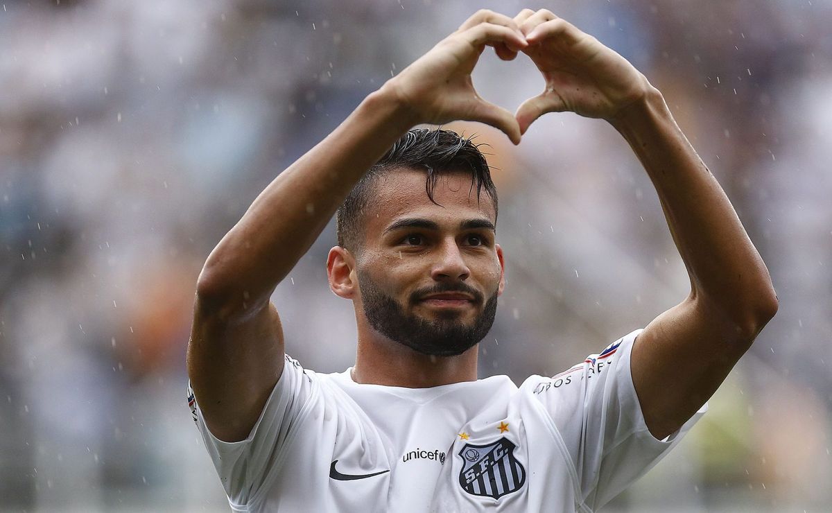 thiago maia está chegando e santos quer fechar com lateral do racing para ganhar o paulistão