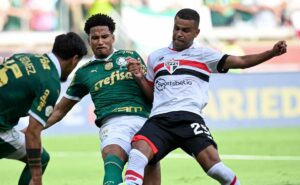 palmeiras vence o são paulo e se mantém vivo na briga pelas quartas de final? veja odds