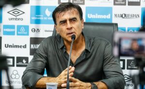 quinteros não se ilude com goleada do grêmio e alerta sobre sério problema: “precisamos urgente”