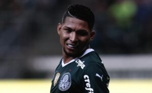 palmeiras aceita vender rony e reviravolta foi confirmada após vasco cobrir oferta do atlético mg