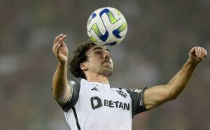 internacional inicia tratativas e igor gomes ganha força para reforçar time de roger machado