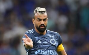 fabrício bruno critica felipe fernandes após cruzeiro x atlético mg: “nunca vai chegar no alto nível”