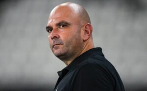 botafogo treina com danilo barbosa improvisado na zaga para clássico contra o flamengo