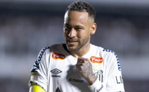 neymar visita os meninos da vila, incentiva jovens e relembra sua trajetória no santos