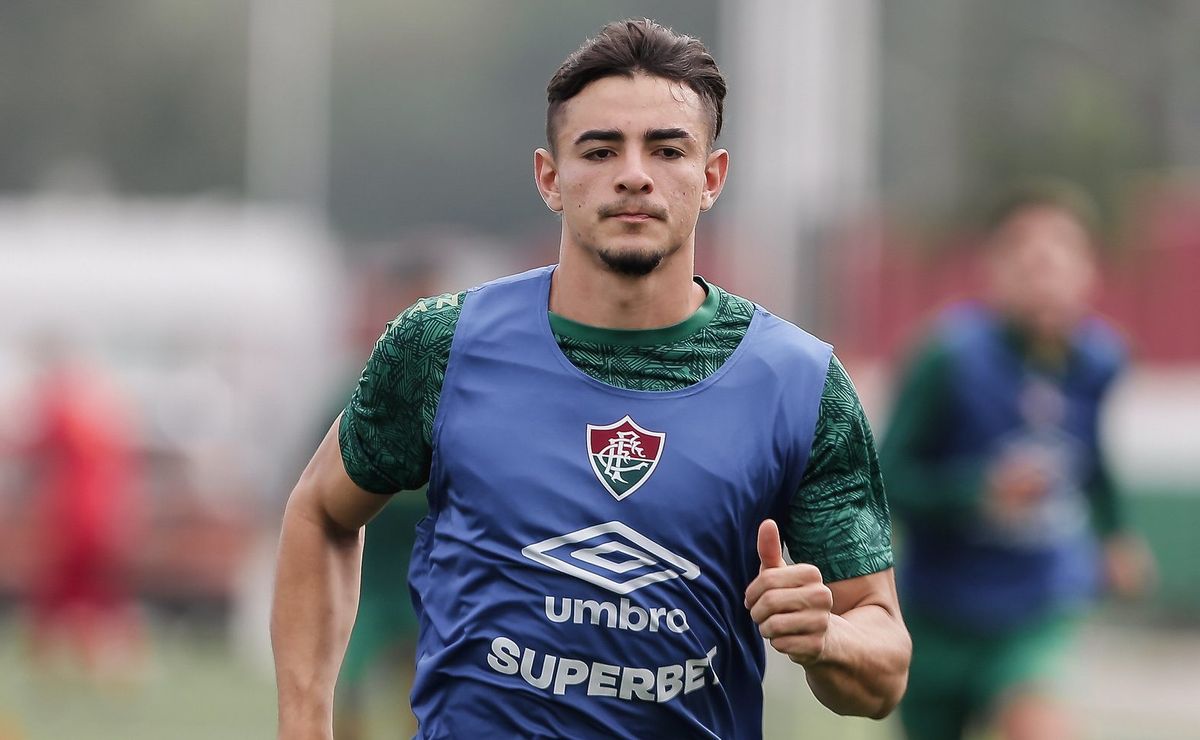 fluminense resolve problema e felipe andrade é emprestado com opção de compra
