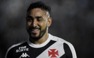 payet disputa posição com coutinho e deve ser titular no vasco