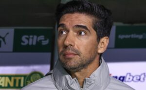 abel ferreira manda indireta para o flamengo durante entrevista coletiva: “eu preferia jogar lá”