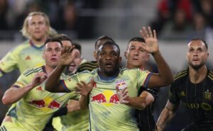 botafogo decide contratar atacante elias manoel, ex grêmio e bastidores animam negócio