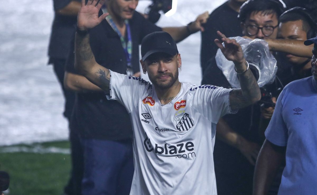 seleção brasileira fica atento e dorival júnior está de olho em estreia de neymar no santos  