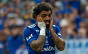 gabigol, ex flamengo, causa no cruzeiro com expulsão em clássico, punição vira assunto nas redes sociais