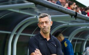 pedro caixinha se alegra com melhora na defesa, mas santos segue fora do mata mata