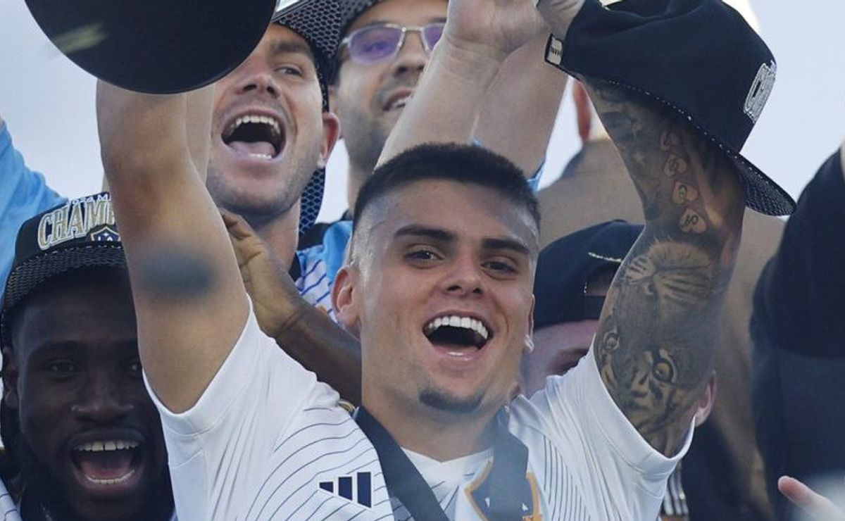 palmeiras não tem interesse em gabriel pec e aposta tudo na contratação de vitor roque