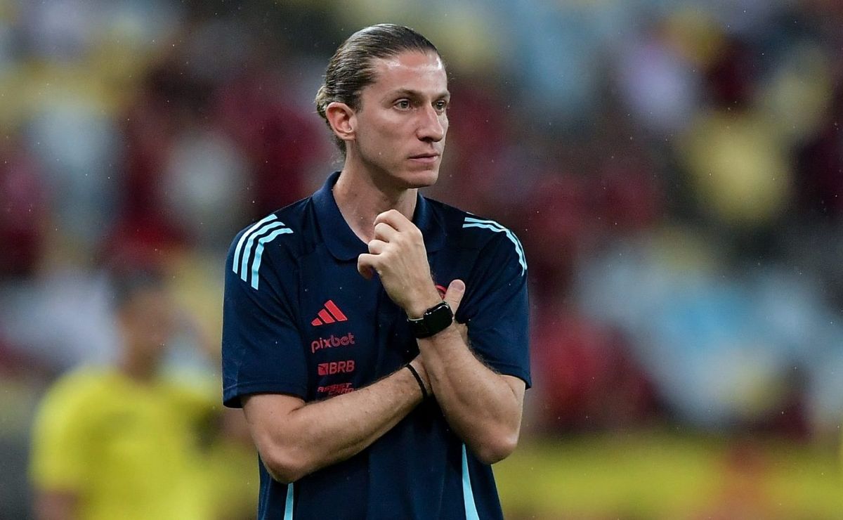 filipe luís mantém mistério sobre substituto de de la cruz para o fla flu