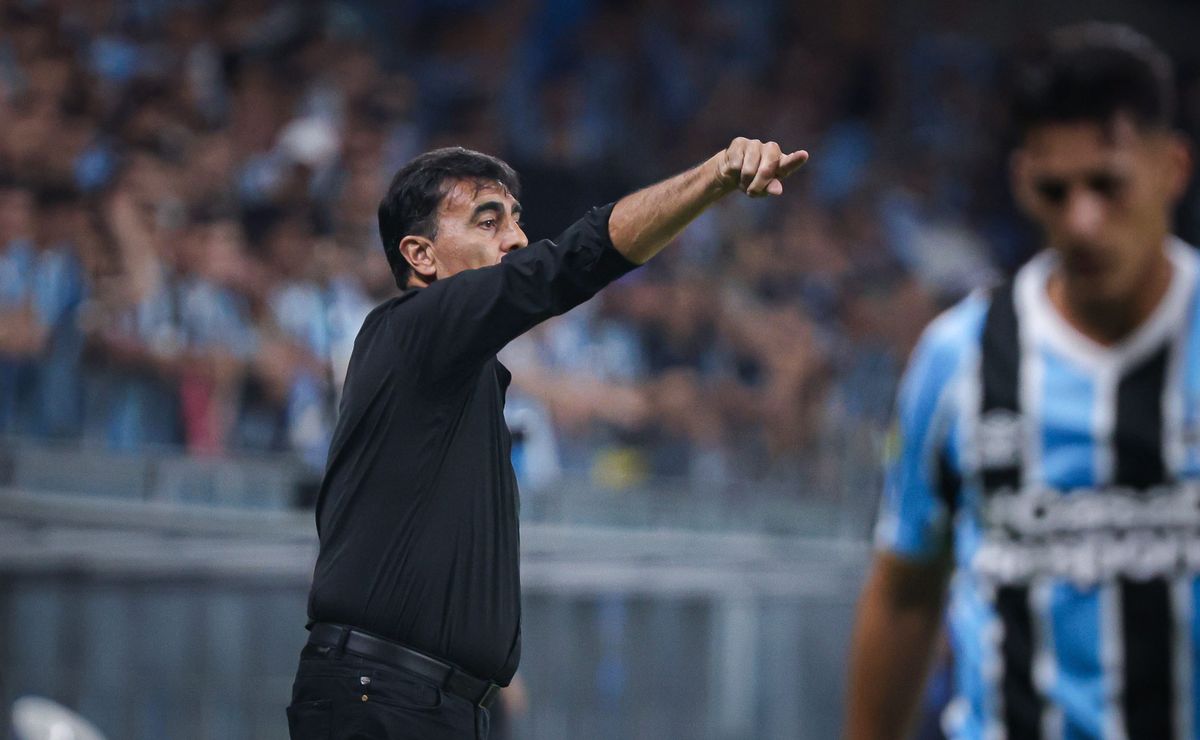 gustavo quinteros foca em treinamento de finalizações após empate no gre nal