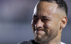 neymar sofre cinco faltas em 45 minutos; botafogo sp recebe menos que o craque no segundo tempo