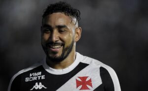 escalação do vasco para o clássico contra o fluminense tem payet e novidades
