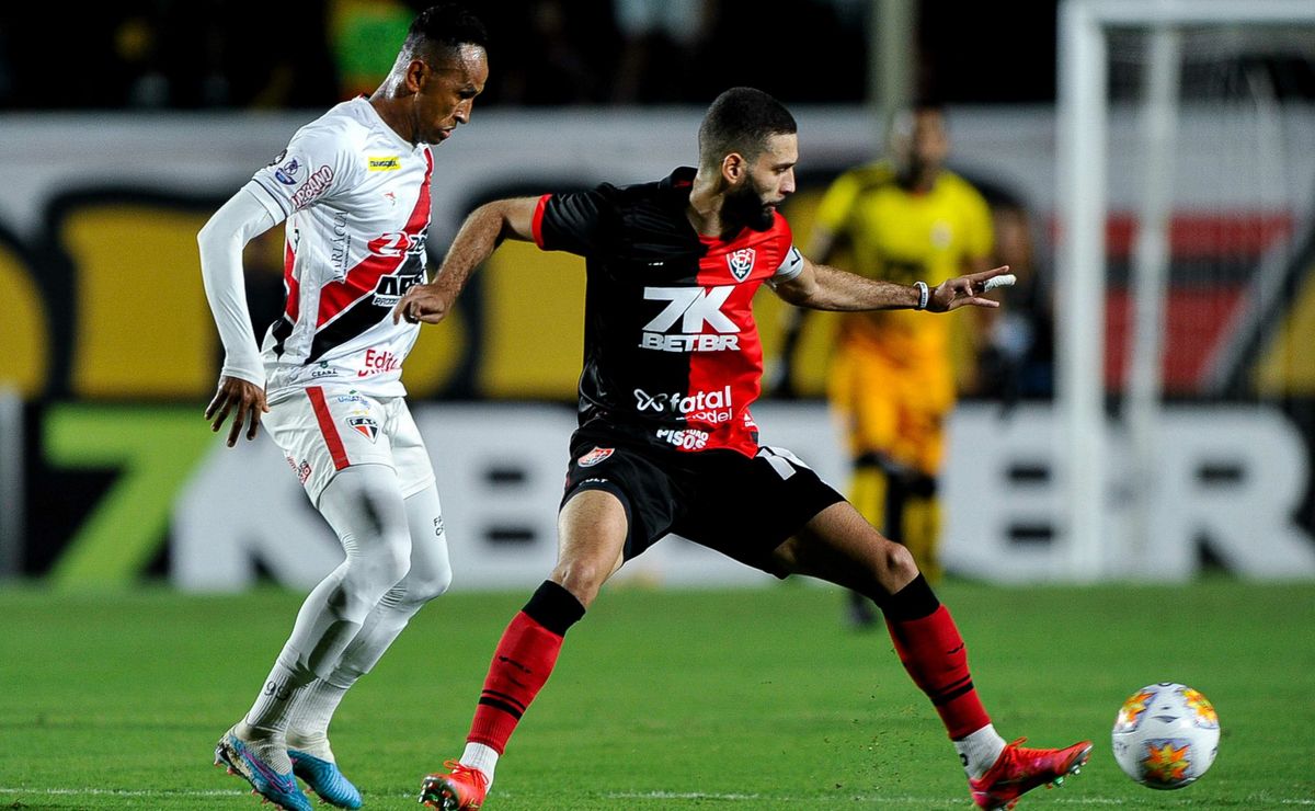 grêmio teve dois dias para fechar a contratação do zagueiro wagner leonardo; nathan fernandes e patrocinador ajudaram