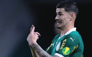 rômulo muda planos e palmeiras autoriza transferência de meia atacante para o vitória
