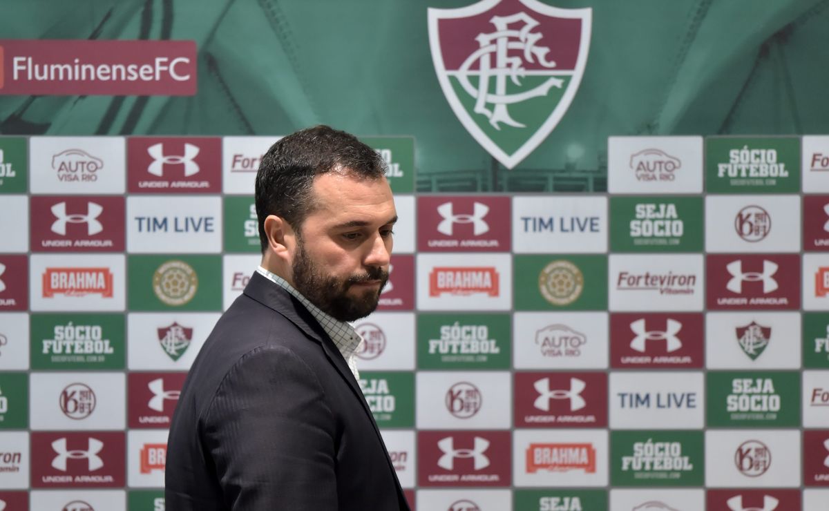 mário bittencourt esbarra em nomes e valores e fluminense não deve trazer meia para substituir ganso