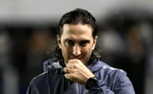 zubeldía tem aproveitamento ruim em clássicos e só venceu um rival