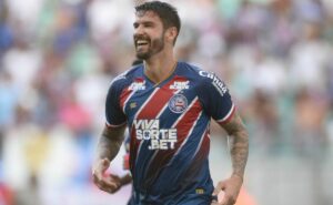 analista questiona contratação de everaldo pelo fluminense: “não é do nível do clube”