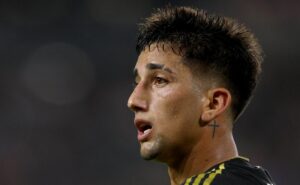 cristian olivera faz força para assinar com grêmio e los angeles aceita diminuir pedida