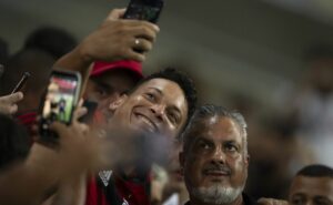 boto recebe proposta por craque do flamengo e nação debocha de valores: “tá duro?”