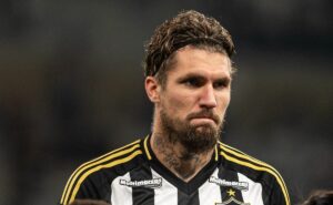 dudu não entende ação do juiz com lyanco em cruzeiro x atlético mg: “todo mundo viu”