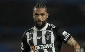 torcida do fluminense se revolta após negociação polêmica com volante do galo: “sacanagem com o torcedor”