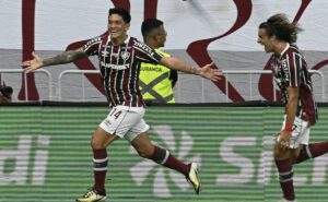 lei do ex: germán cano do fluminense marca gol da virada no vasco e torcida comemora