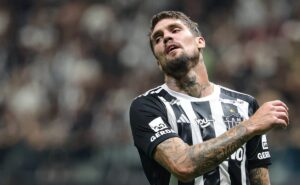 lyanco tem apoio da torcida do atlético mineiro em lance polêmico envolvendo dudu; confira