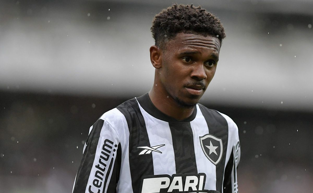 na ‘geladeira’ em 2025, jeffinho do botafogo entra em discussão com torcedores