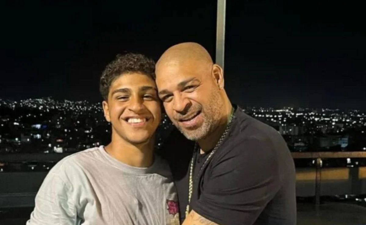 aos 18 anos, filho de adriano imperador assina com clube de portugal