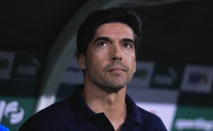 palmeiras busca solução urgente para a falta de centroavantes e reforça o setor ofensivo