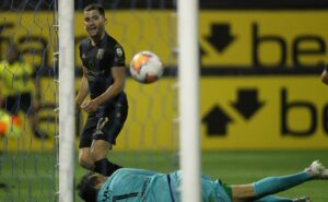 habilidoso e canhoto: conheça benjamin garré, novo reforço do vasco da gama