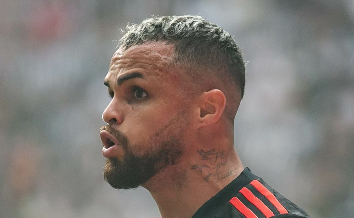 torcida do flamengo dispara contra michael e plata no clássico: “não são titulares nunca”