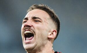 torcedores do flamengo concordam com  zico e exaltam léo ortiz nas redes sociais