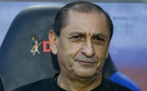 escalação do corinthians: ramón díaz mantém hugo souza e dá chance para retomada de meio campista