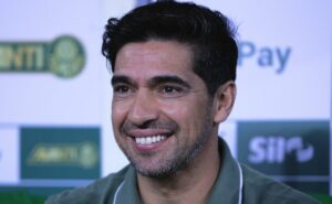 jornalista defende abel ferreira e vê planejamento correto do palmeiras no campeonato paulista
