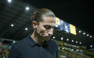 filipe luís critica situação do gramado do maracanã após flaflu