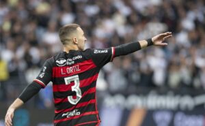 léo ortiz vive momento de talismã e flamengo mantém invencibilidade com o zagueiro; confira