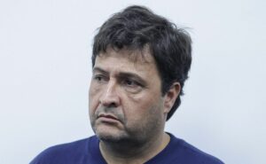 gustavo quinteros toma decisão e alberto guerra acerta saída de volante mila do grêmio