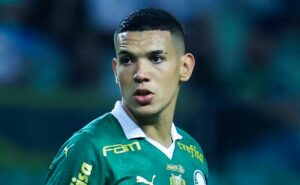 vasco tem concorrência do cruzeiro pela contratação do zagueiro naves, do palmeiras