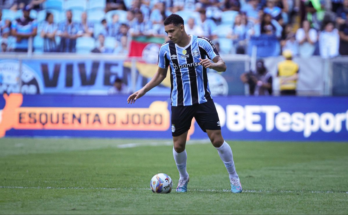 quinteros confirma viery como titular na lateral do grêmio para o gre nal: “não temos outro”