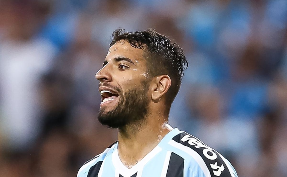 grêmio decide negociar pepê, natã felipe e mais três jogadores no mercado da bola