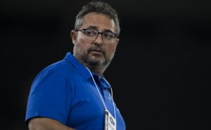 alexandre mattos não perdoa atitude de cuca antes de cruzeiro x atlético mg: “não teve que…”
