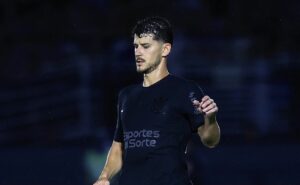 torcedores do corinthians criticam atuação de hugo contra o universidad central